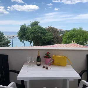  Apartment La Playa