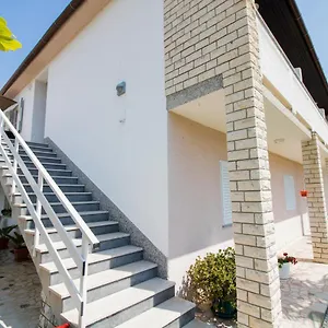 https://rooms-apartment-albina.primorje-gorskikotar.com
